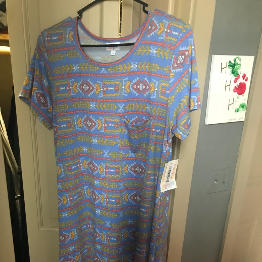 Medium LuLaRoe Carly